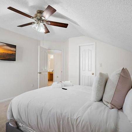 Cozy 4B 2 5B University Home King Beds Jacuzzi Charlotte Exteriér fotografie
