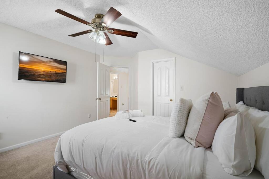 Cozy 4B 2 5B University Home King Beds Jacuzzi Charlotte Exteriér fotografie