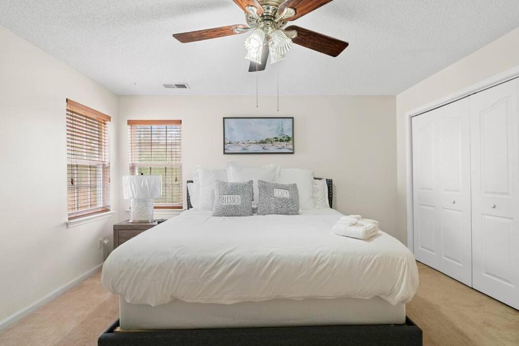 Cozy 4B 2 5B University Home King Beds Jacuzzi Charlotte Exteriér fotografie